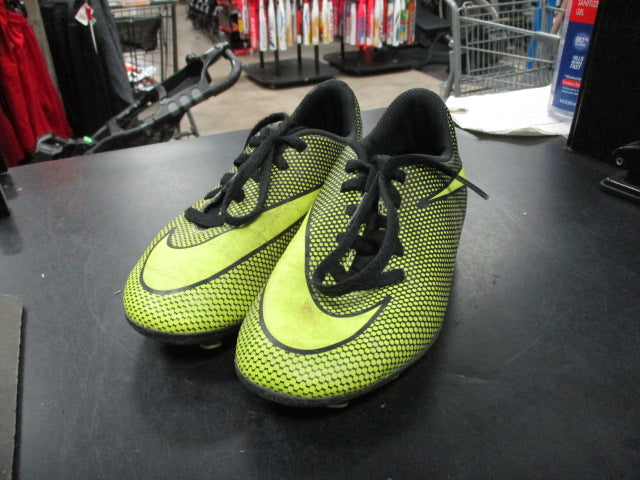 Load image into Gallery viewer, Used Nike Bravata Size 12C Youth Outdoor Cleats
