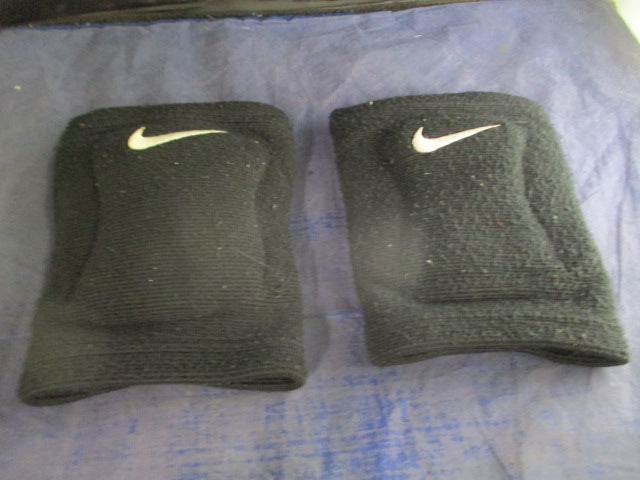 Load image into Gallery viewer, Used Nike Junior Volleyball Knee Pads - Black
