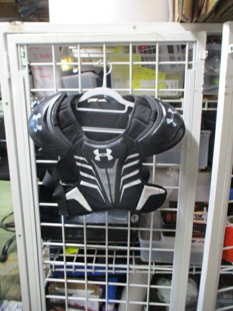 Load image into Gallery viewer, Used Under Armour Strategy Shoulder Pads Size Medium
