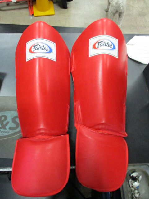 Load image into Gallery viewer, Used Fairtex Kickoxing Shin Guards - Size Large, Red
