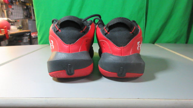 Load image into Gallery viewer, Used UNDER ARMOUR SHOES Youth - 2 Red
