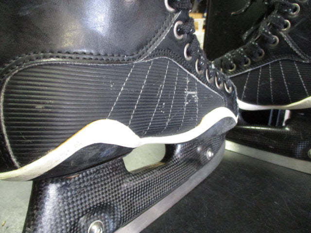 Load image into Gallery viewer, Used Easton Pro Lite Ultra Youth 3.5 Hockey Skates
