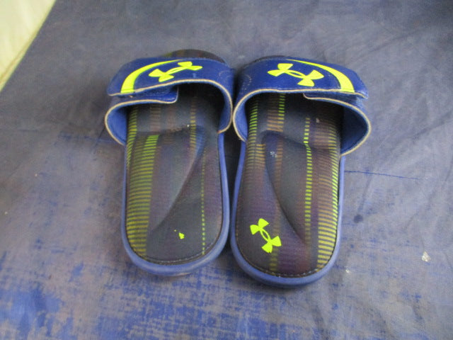 Load image into Gallery viewer, Used Under Armour Sandals Youth Size 3
