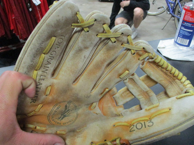 Load image into Gallery viewer, Used Spalding Players Series Pro Model Size 13&quot; Glove - needs lace
