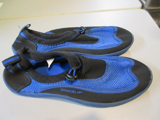 Load image into Gallery viewer, Used Speedo Water Shoes Size 4-5 Large
