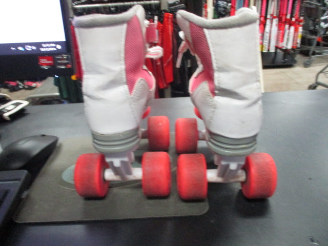 Load image into Gallery viewer, Used Firestar Rollerderry Size 1 Roller Skates (Missing both insoles)
