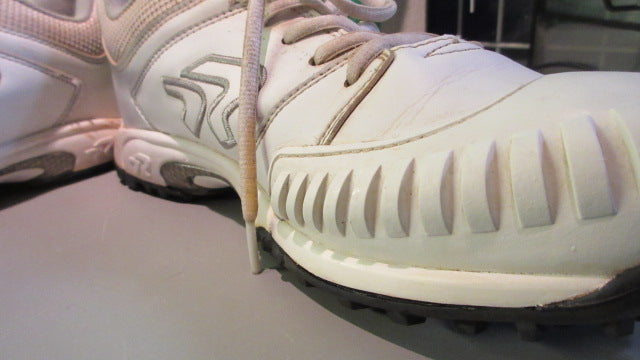 Load image into Gallery viewer, Used Ringor Women&#39;s Flite Softball Turf Cleats
