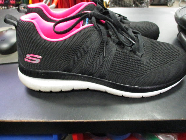 Load image into Gallery viewer, Used Skechers Size 11 Running shoes
