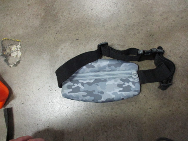 Load image into Gallery viewer, Used Oak And Reed Camo Fanny Pack
