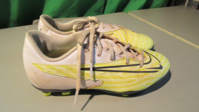 Load image into Gallery viewer, Used Nike Phantom SX Soccer Cleats Size 3
