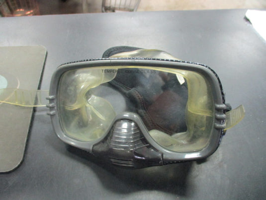 Used Coral Scuba Mask