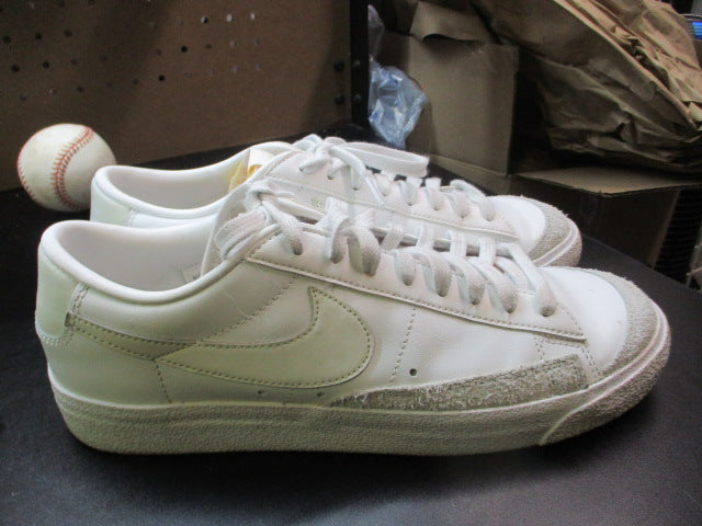 Load image into Gallery viewer, Used Nike Sneakers Men&#39;s Size 10.5
