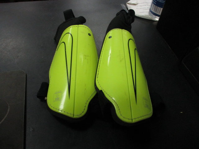 Load image into Gallery viewer, Used Nike Size Youth Large Soccer Shin Guards
