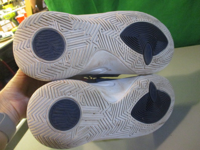 Load image into Gallery viewer, Used Nike Kyrie Irving Basketball Shoes Size 5
