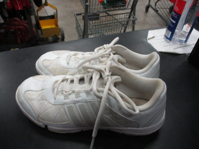 Load image into Gallery viewer, Used Adidas Cheer Shoes Size 6.5
