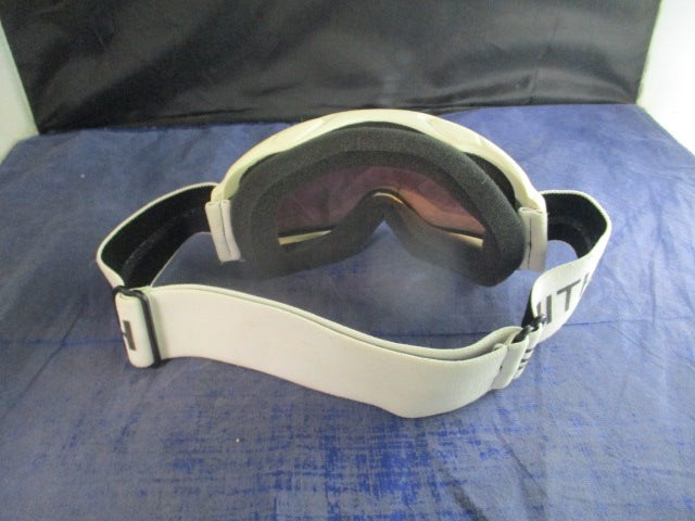 Load image into Gallery viewer, Used Smith Snow Goggles - Youth
