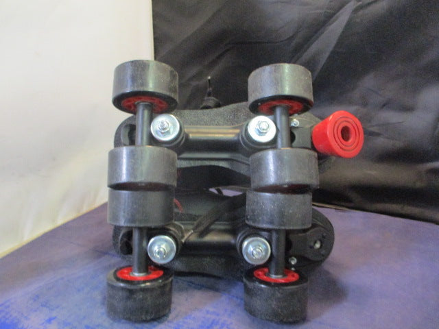 Load image into Gallery viewer, Used Chicago Skates Sidewalk Roller Skates Youth Size 1 - missing one stopper
