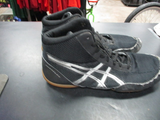 Load image into Gallery viewer, Used Asics Size 6 Wrestling Shoes
