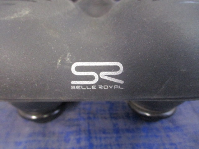 Load image into Gallery viewer, Used Selle Royal Avenue RoyalGel Bicycle Seat - small tear
