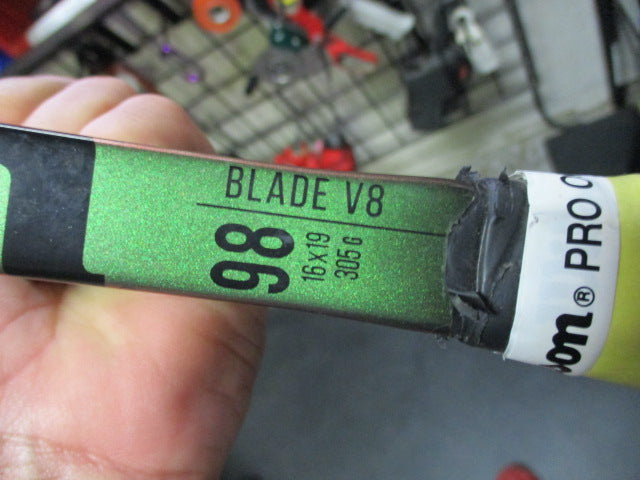 Load image into Gallery viewer, Used Wilson Blade 98 V8 27&#39;&#39; Tennis Racquet
