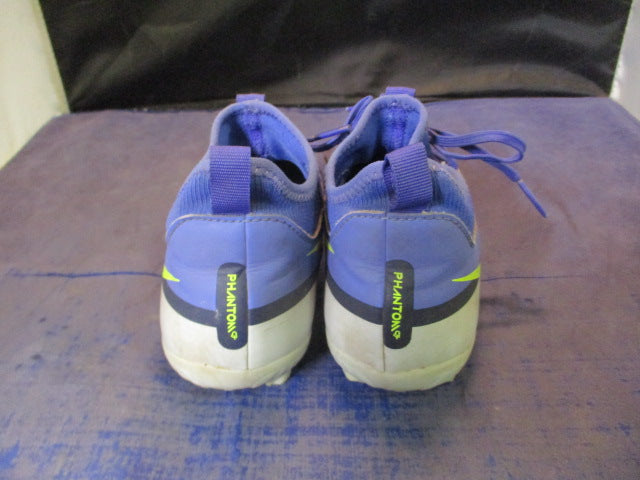 Load image into Gallery viewer, Used Nike Phantom Soccer Cleats Youth Size 2 - worn cleats
