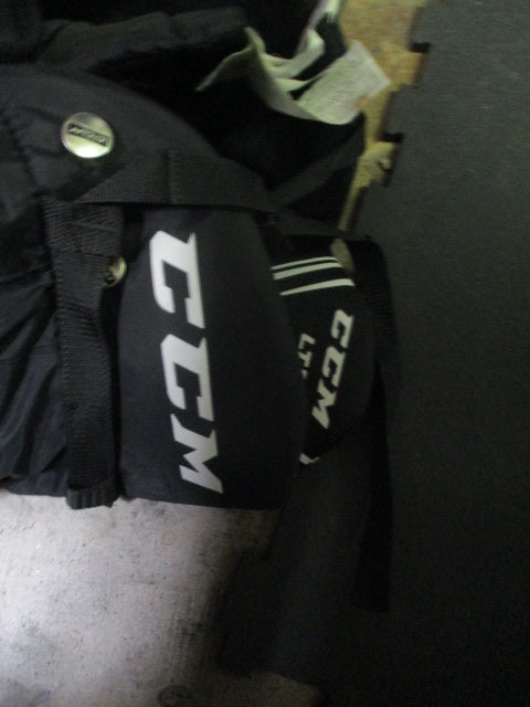 Load image into Gallery viewer, Used CCM LTP Hockey Breezers Youth Size Large
