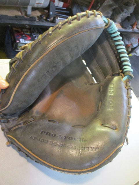 Load image into Gallery viewer, Used Wilson A2000 Pro Stock 32 1/2&quot; Catcher&#39;s Glove
