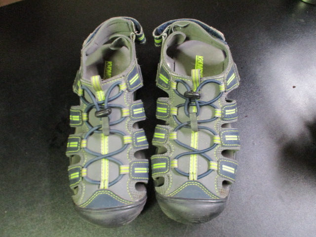 Load image into Gallery viewer, Used Kids Khombu Hiking Sandals Size 4
