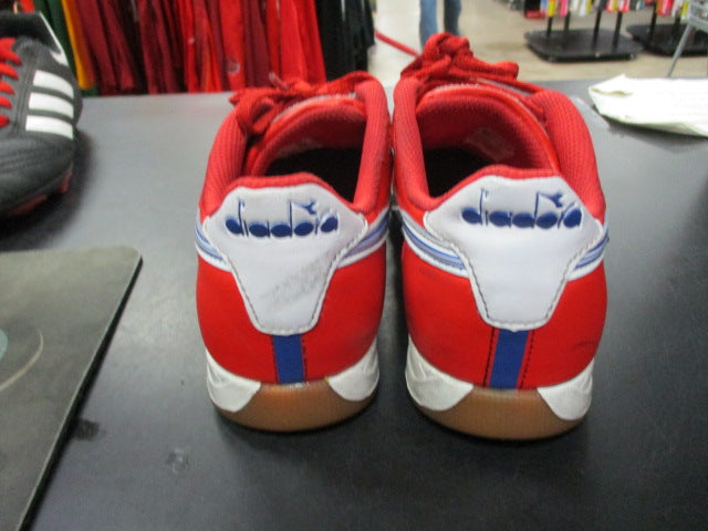 Load image into Gallery viewer, Used Diadora Size 2.5 Indoor Soccer Cleats
