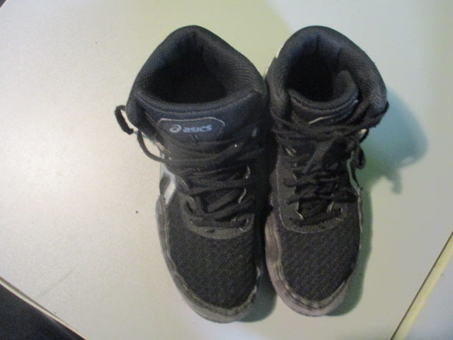 Load image into Gallery viewer, Used Asics Matflex Black Youth Size 3 Wrestling Shoes
