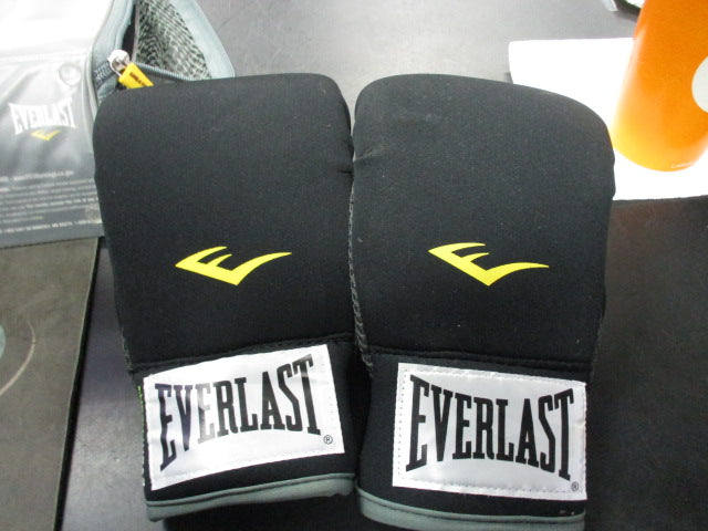 Load image into Gallery viewer, Used Everlast Evercool Heavy Bag Training Gloves
