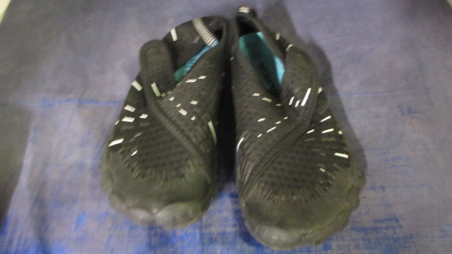 Load image into Gallery viewer, Used Merence Kids Size 31 Water Shoes Black
