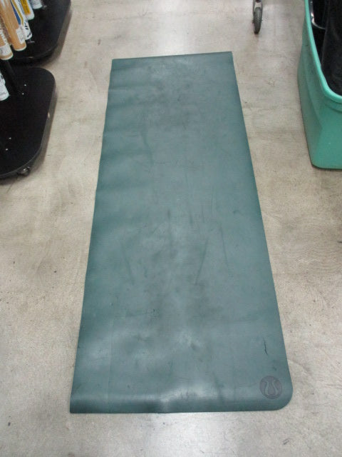 Load image into Gallery viewer, Used Lululemon  71&quot; x 26&quot; Yoga Mat
