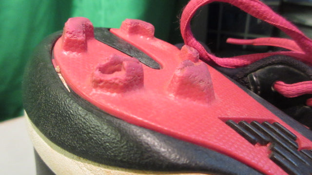 Load image into Gallery viewer, Used New Balance Youth 13.5Y Cleats
