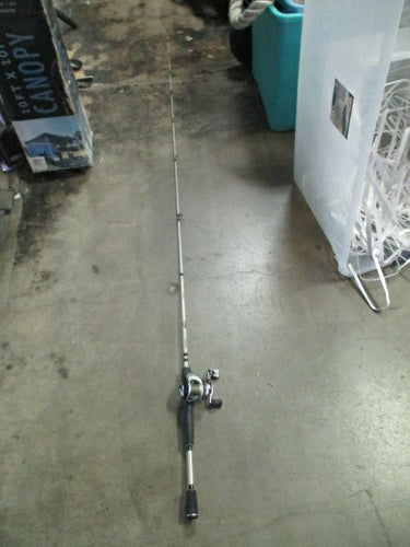 Used Shimano Sellus 7' Fishing Pole w/ Quantum Burner 7.0:1 Reel