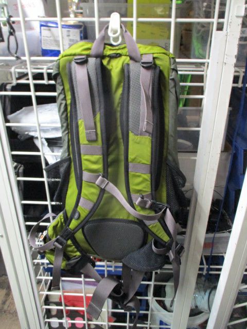 Load image into Gallery viewer, Used REI Jet Ultra Light 30 L Hiking Backpack - worn/dryrot small bungie cords
