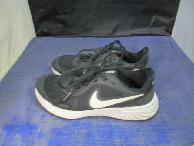 Load image into Gallery viewer, Used Nike Revolution Running Shoes Youth Size 3.5
