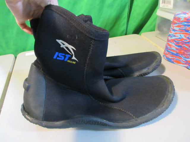 Load image into Gallery viewer, Used IST Proline Water Boots Size 11
