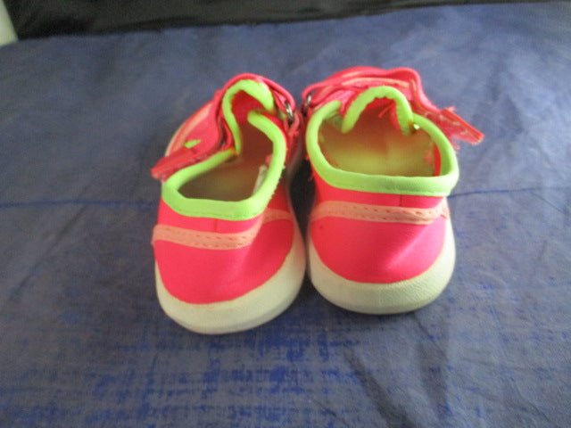 Load image into Gallery viewer, Used Wonder Nation Water Shoes Youth Size 7/8
