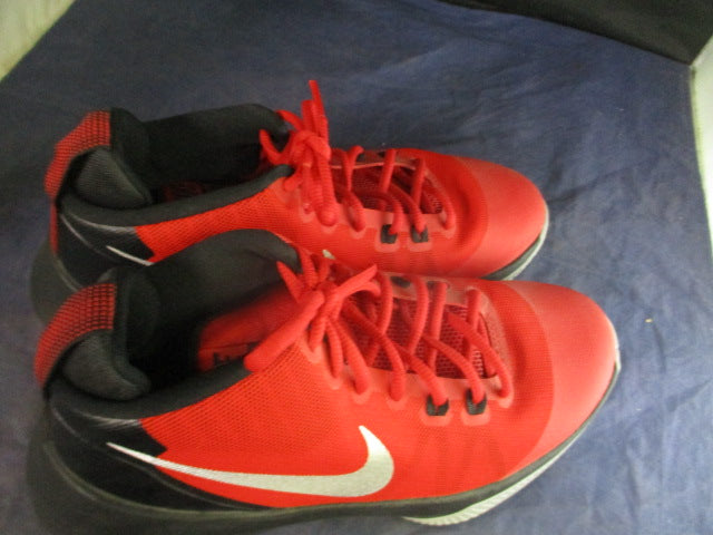 Load image into Gallery viewer, Used Nike Air Versitile Basketball Shoes Size 8
