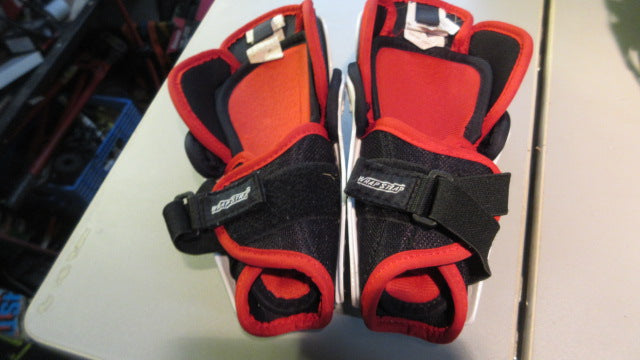 Load image into Gallery viewer, Used Bauer Lil Rookie Vapor 7.5&quot; Hockey Shin Pads
