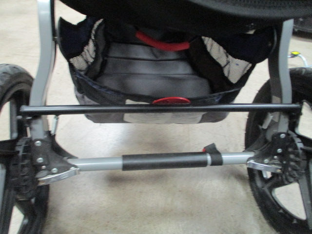 Load image into Gallery viewer, Used Bob Revolution SE Stroller w/ Adapter for Car Seat
