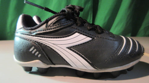 Used Diadora Kid's Cattura MD Jr Soccer Outdoor Cleats - K9.5