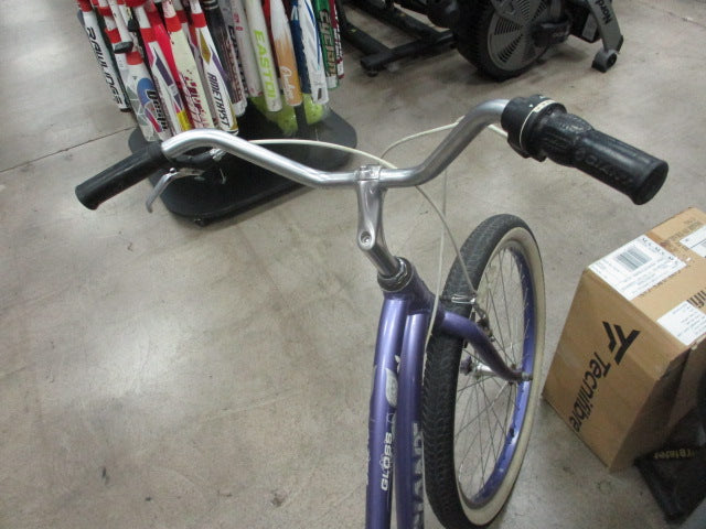 Load image into Gallery viewer, Used Giant Gloss 24&quot; 7-Speed Cruiser
