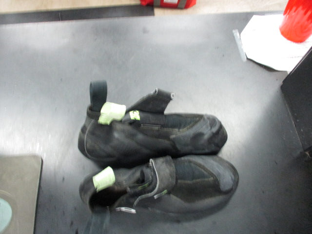 Load image into Gallery viewer, Used Adidas Hiangle Pro 5.10 Rock Climbing Shoes Size 6.5
