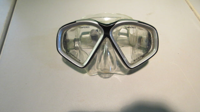 Load image into Gallery viewer, Used US Divers Clear/Black Scuba Mask
