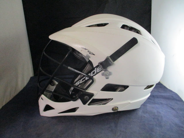 Load image into Gallery viewer, Used Cascade Pro 7 Lacrosse Helmet w/ Chinstrap
