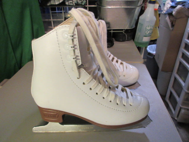 Load image into Gallery viewer, Used Jackson Ultima Artiste Youth Size 2.5 w/ Mark IV Blade Ice Skates
