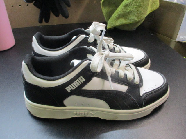 Load image into Gallery viewer, Used Puma Sneakers Size 7
