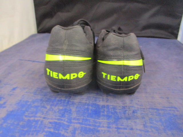 Load image into Gallery viewer, Used Nike Tiempo Soccer Cleats Youth Size 5.5
